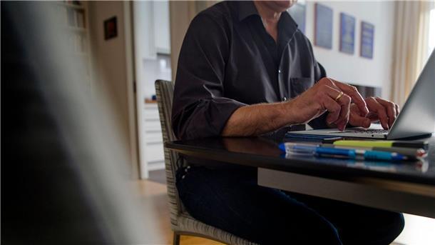 Arbeitgeber lehnen Rechtsanspruch auf Homeoffice ab Mehr Möglichkeiten zur Arbeit im Homeoffice könnten aus Sicht von Wirtschaftsminister Robert Habeck helfen, den Fachkräftemangel zu beheben.