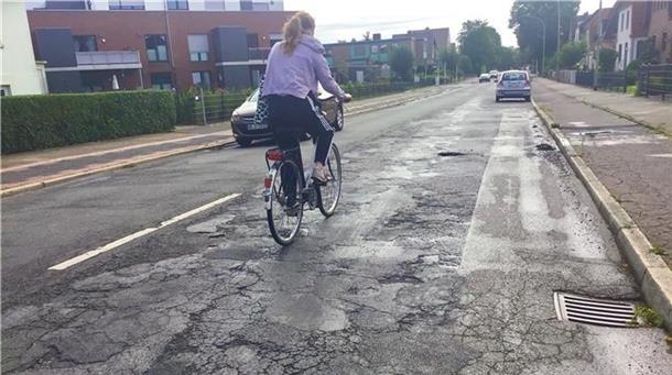 Endlich saniert die Stadt die Leherheider Kraterpiste Der alte Mecklenburger Weg in Bremerhaven-Leherheide ist eine Kraterpiste, aber eine der Hauptachsen durch den Stadtteil