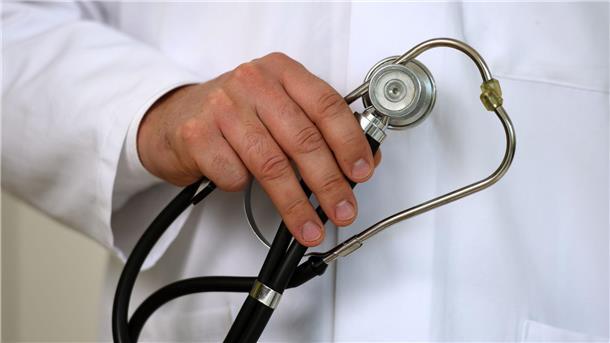 Gutachten: Bund ohne Gesetzgebungskompetenz für Kliniken Mehrere Bundesländer monieren, dass der Bund mit den Reformplänen für das Krankenhauswesen seine Kompetenzen überschreitet.