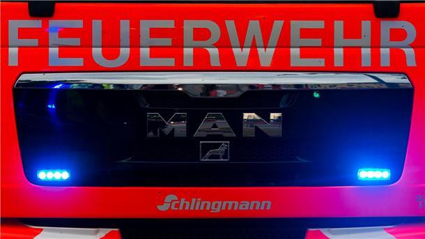 Mehrere Freiwillige Feuerwehren waren im Einsatz und löschten den Brand. (Symbolbild)