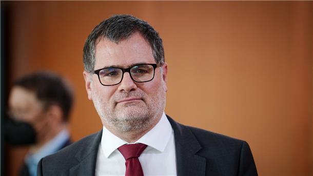 Kritik an Nazi-Vergleich des Kanzleramtschefs Mehrere Politiker haben den Nazi-Vergleich von Kanzleramtschef Wolfgang Schmidt im Ringen um eine Lieferung von Kampfpanzern an die Ukraine kritisiert.