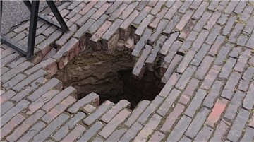 Mehrere Straßen sind im Nordenhamer Stadtteil Friedrich-August-Hütte marode. In der Fritz-Reuter-Straße taten sich in den vergangenen Jahren mehrfach Löcher auf.