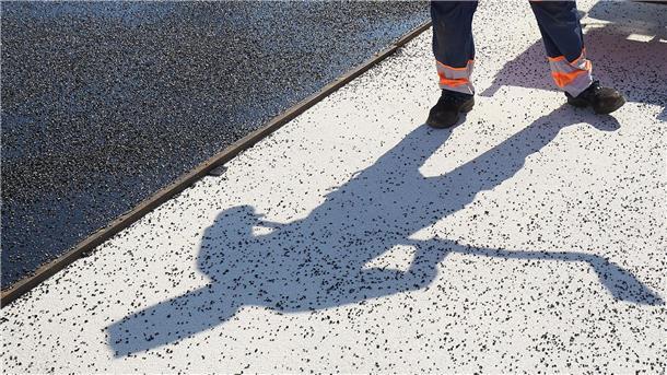 Mehrere Straßenbauunternehmen aus ganz Deutschland sollen sich bei Aufträgen für Kommunen über Jahre abgesprochen haben. (Symbolbild)
