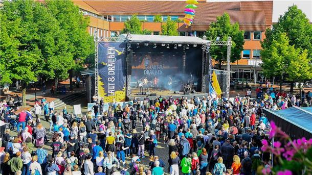 Mehrere tausend Besucher feierten vor zwei Jahren auf dem Rotenburger Pferdemarkt. Das erhoffen sich die Veranstalter auch für das diesjährige Festival.