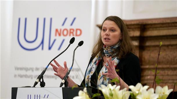 Schlickproblem: Leonhard hofft auf schnelle Einigung Melanie Leonhard (SPD), Senatorin für Wirtschaft und Innovation in Hamburg, spricht beim Neujahrsempfang UV Nord im Hotel „Atlantic“.