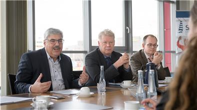 Melf Grantz, Dr. Ralf Meyer und Andreas Beckmann (v.l.) sind sich einig: Bremerhaven liegt voll im Trend.