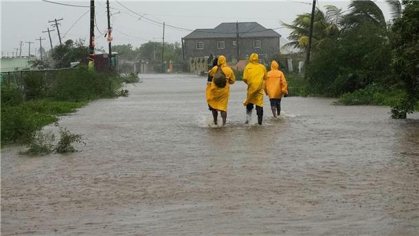 „Unter Wasser“: Schwere Schäden auf Jamaika nach Hurrikan „Melissa“ hat Jamaika mit voller Wucht getroffen.