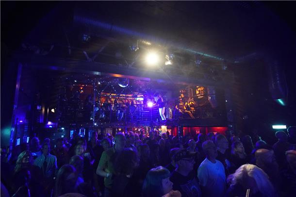Men Without Hats in Concert