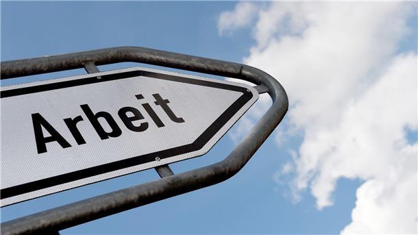 So viele Teilzeitbeschäftigte wie noch nie Menschen in Deutschland machen weniger Überstunden und arbeiten häufiger in Teilzeit.