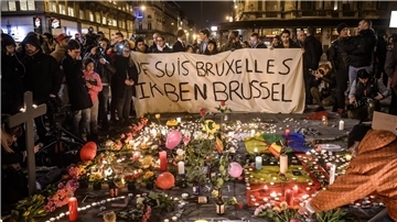 Menschen trauern nach den islamistischen Terror-Anschlägen in Brüssel.
