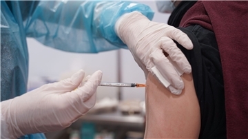 Menschen über 60 Jahre sollten sich erneut gegen das Coronavirus impfen lassen.