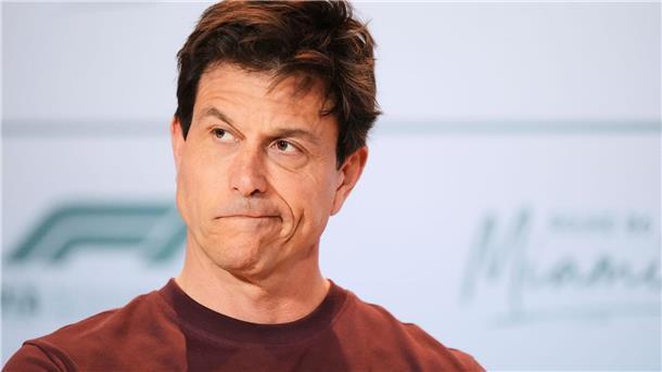 Anschluss verloren: Vertrauenskrise bremst Mercedes-Team Mercedes-Teamchef Toto Wolff berief eine Krisensitzung ein.