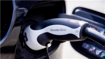Mercedes will bis zum Ende des Jahrzehnts weltweit 10.000 Schnellladepunkte für Elektro-Autos aufbauen.