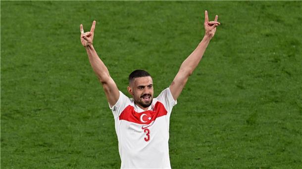 Umfrage: Schweigefuchs-Verbot in Schulen kein Thema Merih Demiral wurde für das Zeigen des Wolfsgrußes von der UEFA für zwei Spiele gesperrt.