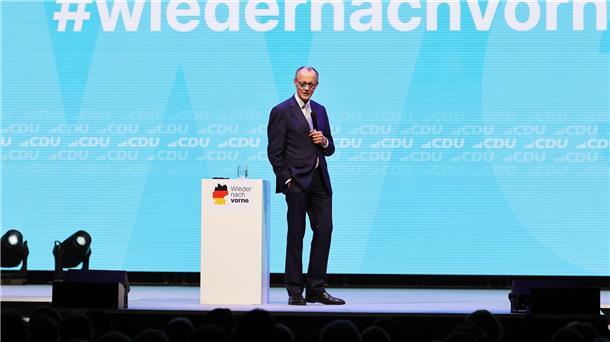Merz und Scholz im Fernduell - Werben um Wähler in NRW Merz zeigt sich siegessicher bei CDU-Wahlkampf in Oberhausen.
