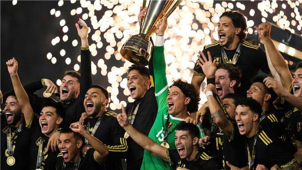 Mexiko holt zum zehnten Mal Gold Cup mit 2:1 gegen USA Mexiko jubelt über den Sieg beim Gold Cup.