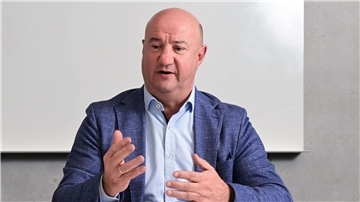 Michael Brecht, Vorsitzender Gesamtbetriebsrat der Daimler Truck AG, hat die Sparziele des Nutzfahrzeugherstellers kritisiert.