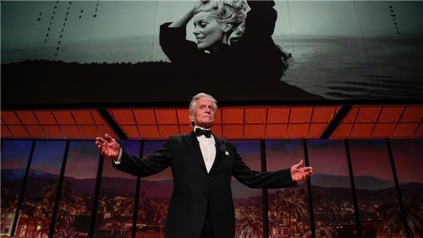 Michael Douglas ist zur Eröffnung der Filmfestspiele in Cannes mit der Goldenen Ehrenpalme ausgezeichnet worden.