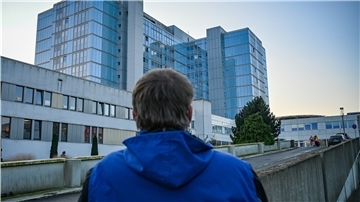 Michael G. trauert um seine verstorbene Mutter: Im Klinikum Reinkenheide musste diese an einem Tag im Oktober mehrere Stunden in der Notaufnahme warten. Damals war ihre schwere Krebserkrankung noch nicht bekannt.