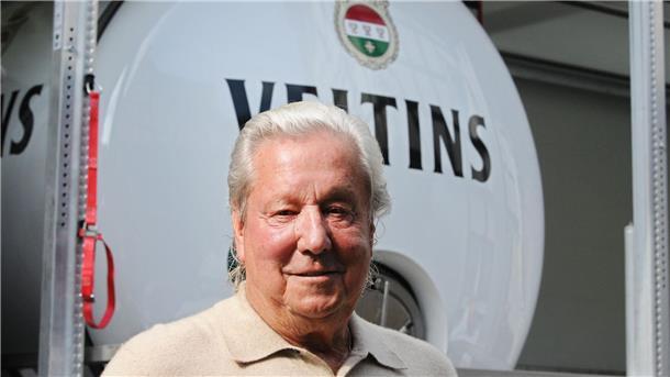 Fußball-EM-Effekt ist für Brauereien verpufft Michael Huber, Generalbevollmächtigter der Brauerei Veltins, steht vor einem 3000-Liter-Tank seiner Brauerei. Nach Angaben von Huber ist der Fußball-EM-Effekt für Brauereien verpufft.