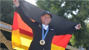 MIchael Jung feiert sein viertes Olympia-Gold.