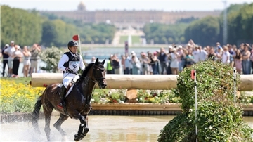 Michael Jung reitet mit Chipmunk auf Goldkurs.
