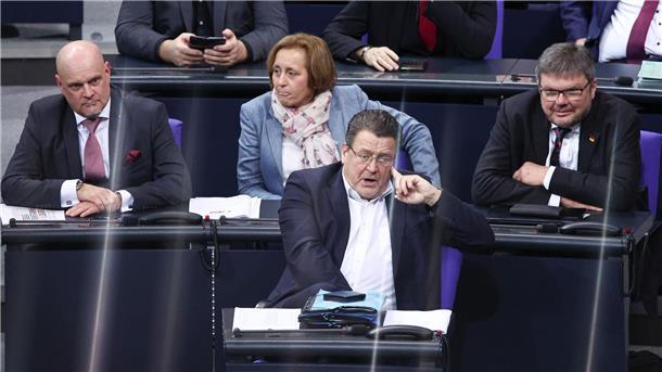 Michael Kaufmann (AfD - auf dem Foto ganz rechts) sitzt im Bundestag neben Fraktionskollegin Beatrix von Storch. (Archivfoto)
