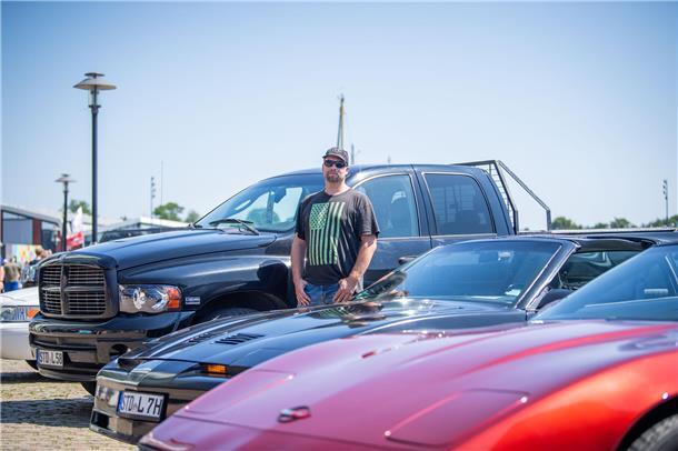 Michael Lehmann aus Hemmoor reiste mit seinem Dodge Ram und Pontiac Trans Am zur...