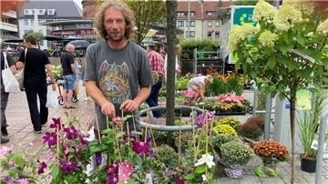 Michael Schade, Geschäftsführer des Gartencenters Döscher in Hagen, war mit seinem Gartencenter die erste Firma, die 2015 von der neuen, kreiseigenen KMU-Förderung profitiert hat.
