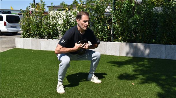 Michael Seedorf trägt seine Barfußschuhe auch beim Trainieren.
