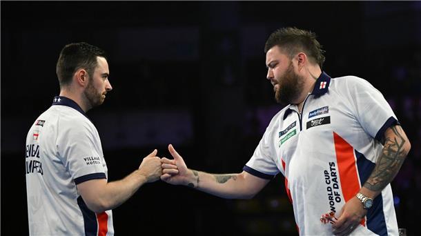 England gewinnt Team-WM der Darts-Profis Michael Smith (r) und Luke Humphries gewannen die Darts-Team-WM.
