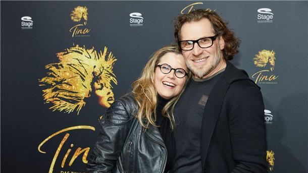 Michaela Schaffrath ist stolz auf alle Bereiche ihres Lebens Michaela Schaffrath, Schauspielerin, und Carlos Anthonyo kommen zur Deutschland-Premiere des Musicals „Tina - Das Tina Turner Musical“ im Operettenhaus.