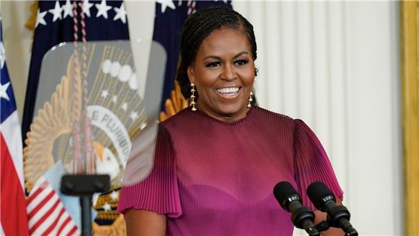 Michelle Obama, ehemalige First Lady der USA, spricht während einer Zeremonie im East Room des Weißen Hauses.