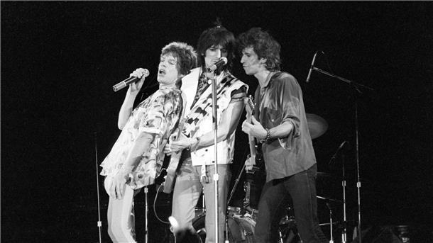 Mick Jagger (l-r), Ron Wood und Keith Richards 1982 in der Frankfurter Festhalle.