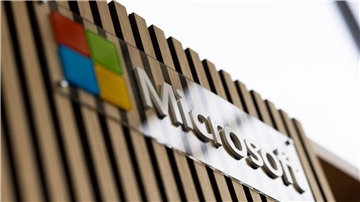 Microsoft wird zu einer treibenden Kraft beim verstärkten Einsatz von KI in verschiedenen Bereichen.