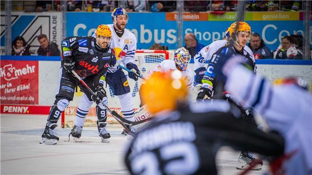 Traumstart ins Halbfinale: Pinguins schlagen München mit 3:0 Miha Verlic (links) und seine slowenischen Sturmkollegen aus dem „Karawanken-Express“ zeigten eine Top-Leistung.