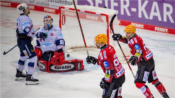 Miha Verlic und Christian Wejse jubeln nach dem 3:2 für die Fischtown Pinguins.