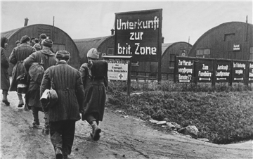 Millionen Flüchtlinge aus den deutschen Ostgebieten befanden sich nach Kriegsende in der britischen Besatzungszone. In Chaos, Not und Elend verschärfte das die Situation der Bevölkerung - wie auch der Polizei. Hinzu kamen Millionen ehemalige Kriegsgefangene und Zwangsarbeiter.