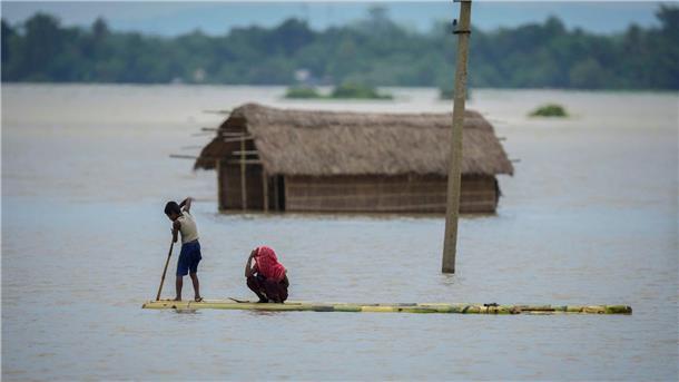 Monsun in Indien: Bislang mehr als 50 Tote Mindestens 50 Menschen starben bislang in den Fluten.