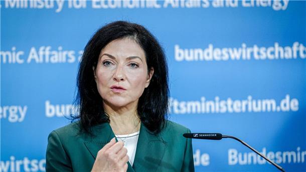 Reiche will Energiewende besser steuern und bezahlbar halten Ministerin Reiche will bei der Energiewende die Kosten auf den Prüstand stellen.