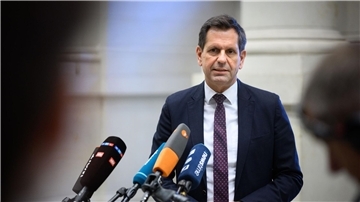 Chipmangel: Ministerpräsident Lies sorgt sich um Autobauer Ministerpräsident Olaf Lies (SPD) sorgt sich um die Autobranche im VW-Land Niedersachsen. (Archivbild)