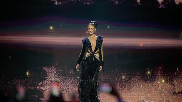 US-Amerikanerin zur neuen „Miss Universe“ gekrönt Miss USA R’Bonney Gabriel nimmt am Abendkleidwettbewerb teil.