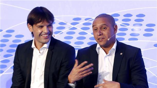 Mit 27 Toren in 47 Länderspielen ist Morientes (l.) einer der erfolgreichsten Nationalstürmer Spaniens. Er blieb in „La Roja“ aber titellos.