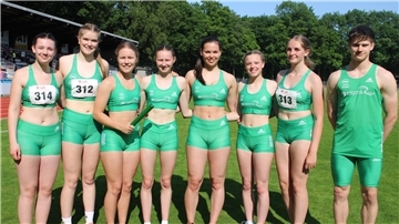 Mit 8 Gold-, 9 Silber- und 8 Bronzemedaillen kehrten die Athleten des TSV Wehdel von den Bezirksmeisterschaften in Delmenhorst zurück. Auf dem Foto von links: Hannah Zülch, Kaja Suhrhoff, Carlotta Schmidt, Hanna Daut, Jule Graw, Hannah Pöhl, Malin Sulenski und Lasse Daut.