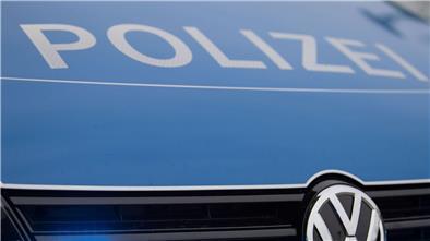 Mit angelegter Schutzweste und einem echt aussehenden Maschinengewehr ist ein Autofahrer durch die Rotenburger Innenstadt gefahren. (Symbolbild)