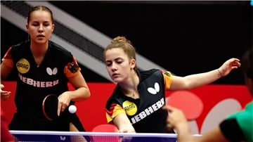 Mit Annett Kaufmann (links) aus Böblingen hat sich Mia Griesel bis ins Finale gespielt. Foto: Kalocsai/WTT