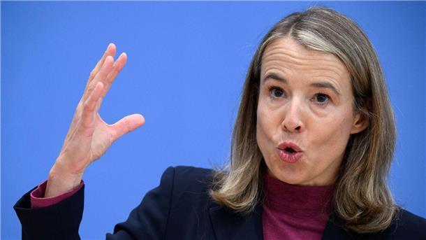 „Wirtschaftsweise“ will Ausweitung der Russland-Sanktionen Mit Blick auf die schwache wirtschaftliche Entwicklung Deutschlands sagte die Ökonomin, die Zahlen deuteten auf eine technische Rezession hin.