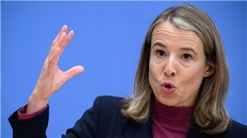 Mit Blick auf die schwache wirtschaftliche Entwicklung Deutschlands sagte die Ökonomin, die Zahlen deuteten auf eine technische Rezession hin.