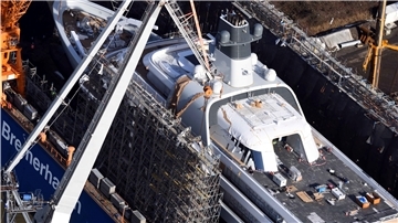Mit dem Bau der Luxusyacht „Solaris“ wollte die Lloyd Werft dieses Markt-Segment erobern. Aber es fehlen weitere Aufträge. Nun droht die Stilllegung der Werft. 