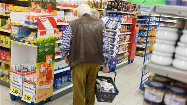 Mit dem nötigen Sicherheitsabstand zu anderen Kunden ist Einkaufen derzeit kein Problem.